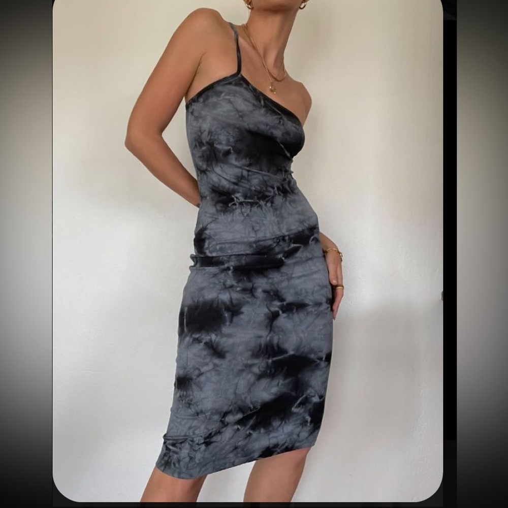 The dye ribbed knit midi dress